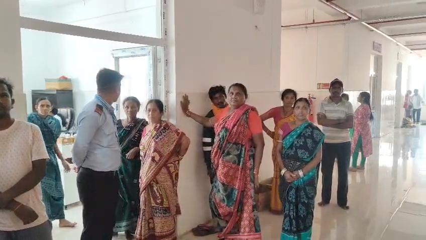 ଡାକ୍ତର ଙ୍କ ଅବହେଳା ଯୋଗୁଁ ଉପଖଣ୍ଡ ଚିକିତ୍ସା ଲୟରେ ନବଜାତ ଶିଶୁ ପୁତ୍ରର ମୃତ୍ୟୁ ହୋଇଥିବା ଅଭିଯୋଗ